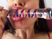 Claudia Valenzuela con sexy lencería roja, chupa y juega con su sextoy 10/16