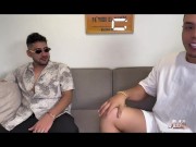 Empleada del servicio cachonda busca tener trío fuerte con su jefe!!! 1/16