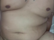 Chico se masturba hasta venirse antes de ir al trabajo 10/16