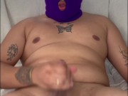 Chico se masturba hasta venirse antes de ir al trabajo 4/16