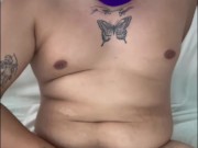 Chico se masturba hasta venirse antes de ir al trabajo 6/16