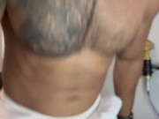 Me masturbo viendo un video