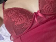 Amanecí muy perra para masturbarme en lencería roja 10/16