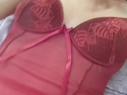 Amanecí muy perra para masturbarme en lencería roja 5/16