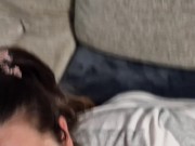 Mi hermanastra me la chupa entera y me corro en su boca y su carra 9/16