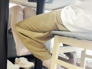 小猫去公共自习室发骚，和老公打电话的同时还勾引男大学生无码 6/16