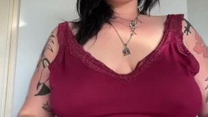 Horny Belgian Brunette loves show them to you 🍈🍈