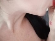 100% Vrai Couple - Femme aux tétons percés suce goulument 10/16