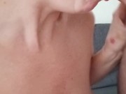 100% Vrai Couple - Femme aux tétons percés suce goulument 14/16