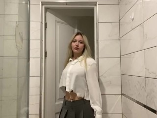 Sexy skinny girl with perfect boobs🥵