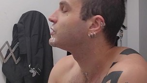 How to shave that scruffy neckbeard- Dante Drackis