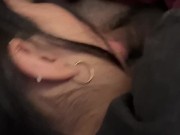 me depierta con chupada y descarga se le escurre por la boca antes de irnos al viaje 1/16