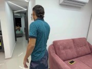 me follo duro a mi compañera de apartamento mientras observa por la venta y la pongo cachonda hasta 2/16