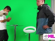 Si quieres el trabajo tienes que chuparme la polla!! Pelirroja se presenta a un casting de televisión 6/16