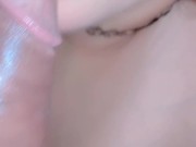 Se la chupo a mi hermanastro y se corre en mi boca 9/16