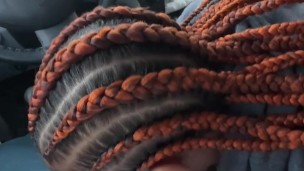 Riesgo en público dentro de un coche - pareja