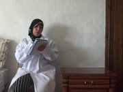 Un mari algérien rend visite à une femme médecin à Marseille 1/16