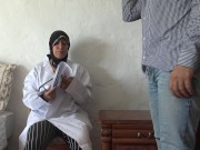 Un mari algérien rend visite à une femme médecin à Marseille 14/16