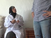 Un mari algérien rend visite à une femme médecin à Marseille 4/16