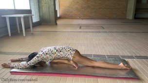 Sexy Zharick Does Amazing Ass Teasing Yoga