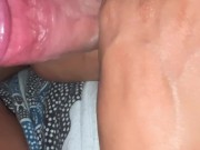 Una chupada de pene muy de serca. 15/16