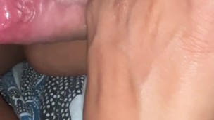 Una chupada de pene muy de serca.