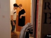 Je baise avec le livreur de repas 1/16