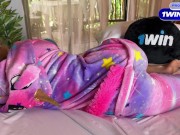 Mi hermanastro me despierta y me quita la pijama para meterme la verga-PARTE 1 1/16