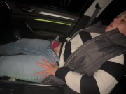 Selbstbefriedigung im Auto klitoris reiben geil satisfyer Orgasmus stöhnen feucht 10/16