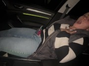 Selbstbefriedigung im Auto klitoris reiben geil satisfyer Orgasmus stöhnen feucht 15/16