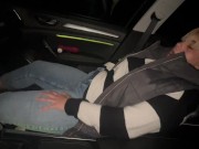 Selbstbefriedigung im Auto klitoris reiben geil satisfyer Orgasmus stöhnen feucht 3/16