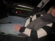 Selbstbefriedigung im Auto klitoris reiben geil satisfyer Orgasmus stöhnen feucht 4/16