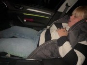 Selbstbefriedigung im Auto klitoris reiben geil satisfyer Orgasmus stöhnen feucht 8/16