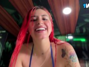 Error en mi reserva me lleva hasta la habitación de un extraño al que le termino chupando la verga 10/16