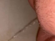 Girl pisses in the tub 1/16