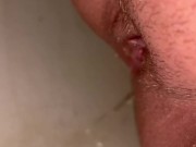 Girl pisses in the tub 13/16