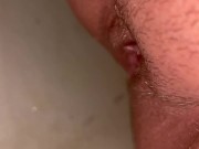 Girl pisses in the tub 16/16