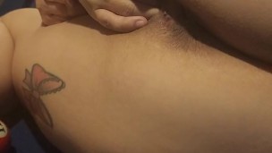 Jugando solita con la conchita