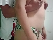 La puta de mi prima no aguantó las ganas de coger!! 1/16