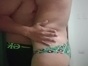 La puta de mi prima no aguantó las ganas de coger!! 3/16