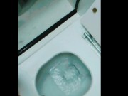 Mijando com a piroca em esguicho médio de mijo 16/16