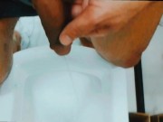 Mijando gostoso pra você que curte piroca mijando 2/16