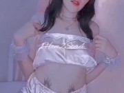 La mujer de rosa 1/16