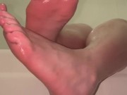 Your pov I show off my wet feet in the bath 1/16