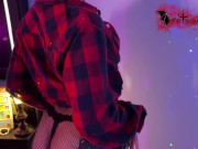 Hermosa chica Pin up se folla su apretado coño con su enorme consolador! 5/16