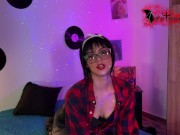 Hermosa chica Pin up se folla su apretado coño con su enorme consolador! 9/16