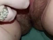 Milf makes phat hairy pussy cum 💦😈