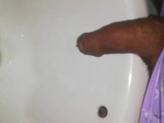 desesperado pissing largo y placentero en baño publico casi me pillan, primer plano 16/16