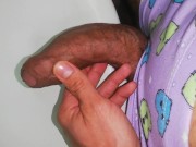 desesperado pissing largo y placentero en baño publico casi me pillan, primer plano 6/16