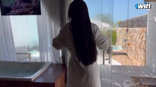 Brasileira gostosa Fazendo Squirt dentro da banheira de hidromassagem